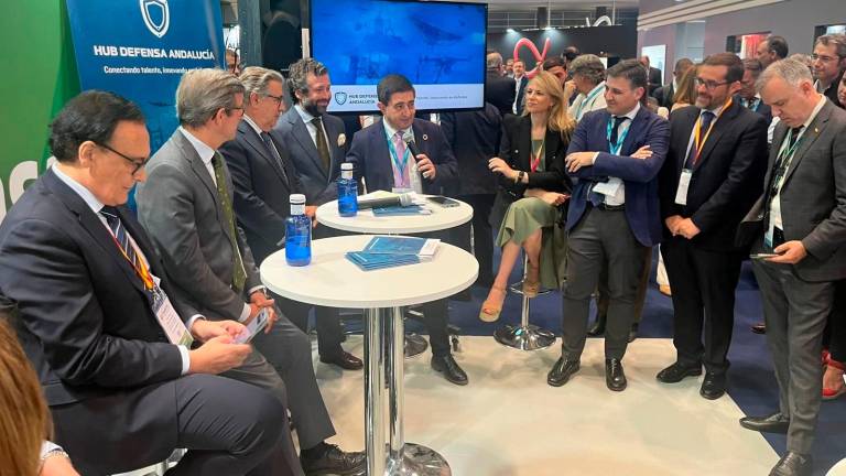Reyes destaca el potencial de la provincia para el impulso de la industria de la defensa