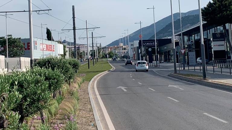 <i>Sol candente a primera hora de la tarde del domingo, en Jaén capital. / Pablo Espinosa / Diario JAÉN. </i>