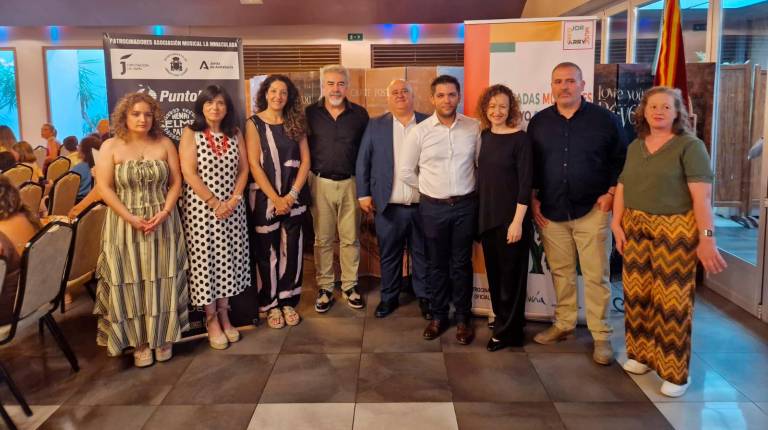 <i>Autoridades y representantes de las XVI Jornadas Musicales Sierra de Segura. / Diputación de Jaén. </i>