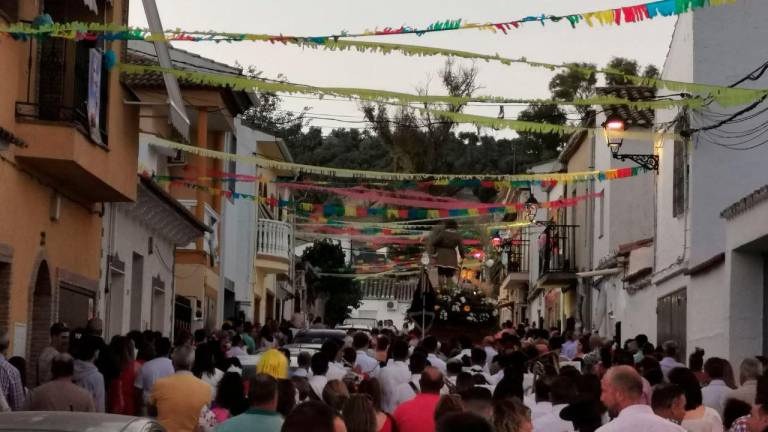 Un animado y abarrotado Campillo del Río celebra sus fiestas de San Isidro