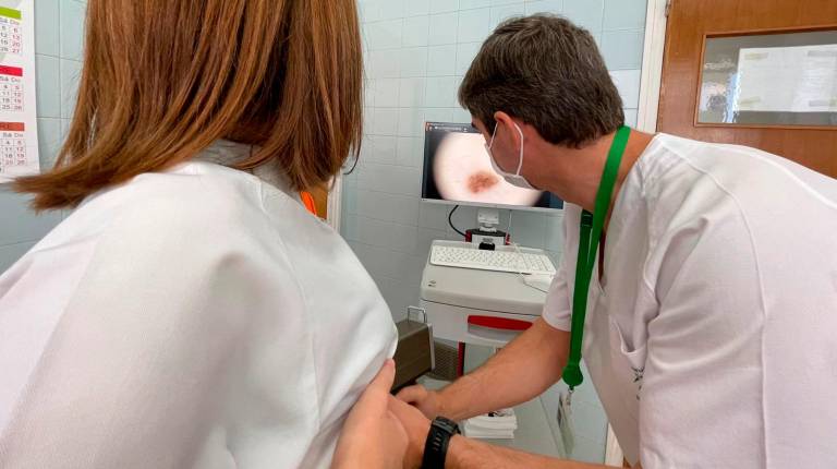 <i>Consulta de dermatología. / Junta de Andalucía.</i>