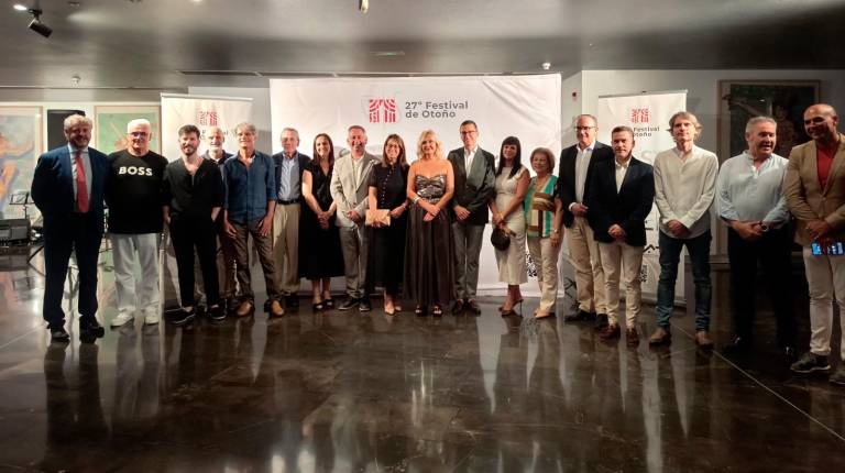 <i>Además de los representantes políticos, el tejido social, cultural y económico de Jaén no se quiso perderse la puesta de largo de la 27 edición del Festival de Otoño. / Carmen Jiménez / Diario JAÉN. </i>