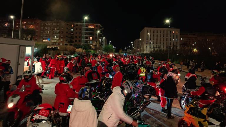 Éxito en la cuarta “papanoelada motera” solidaria en la capital