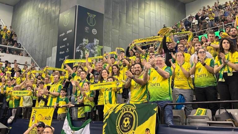 Una marea amarilla que celebra a lo grande el triunfo del Jaén Paraíso Interior