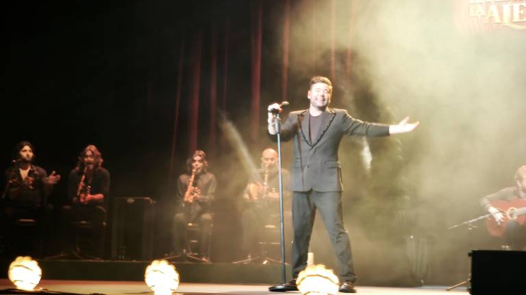 Jaén se rinde ante la voz flamenca de Miguel Poveda