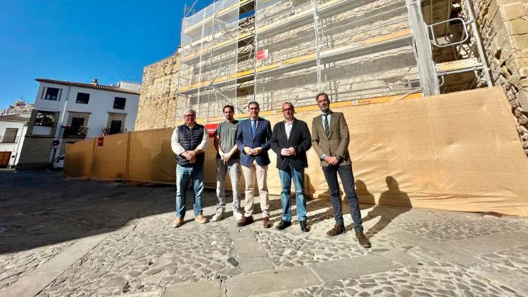 A buen ritmo la restauración del lienzo de la muralla de calle Sacramento de Baeza