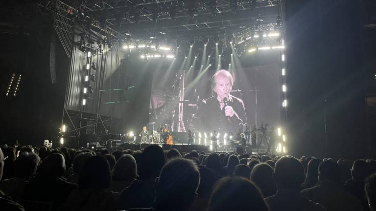 Raphael da una lección de arte y vida en el Olivo Arena