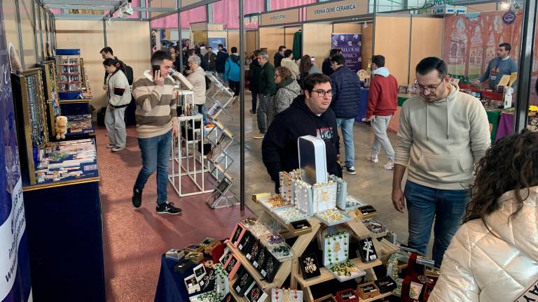 Empresas y bandas del mundo cofrade se reúnen en unas jornadas de confraternización