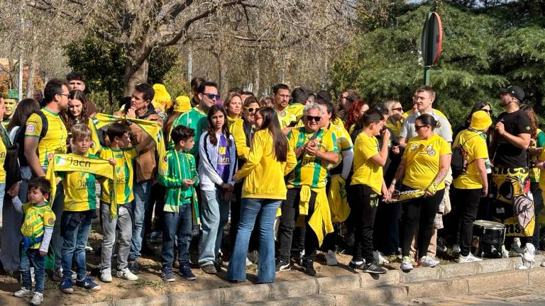 Una marea amarilla que celebra a lo grande el triunfo del Jaén Paraíso Interior