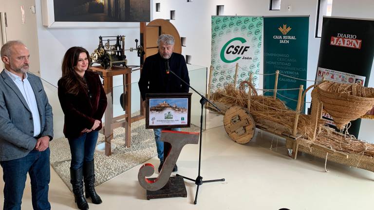 Juan Carlos González, presidente de CSIF Jaén; Yolanda Caballero, alcaldesa de Alcaudete, y Juan Espejo, director de Diario JAÉN, durante la presentación de los III Premios Jaén por el Empleo Público.