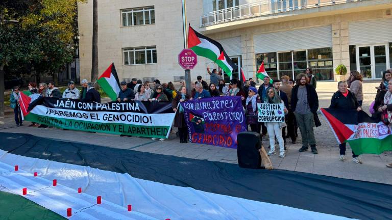 Decenas de personas se concentran para defender al pueblo palestino