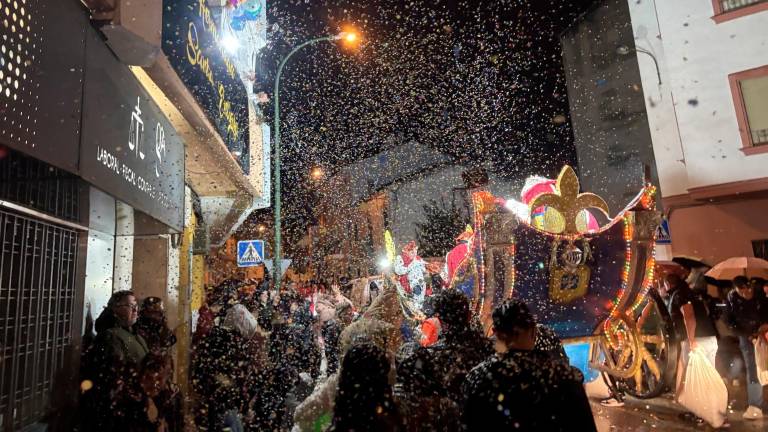 La ilusión es más fuerte que la lluvia: Melchor, Gaspar y Baltasar visitan la provincia