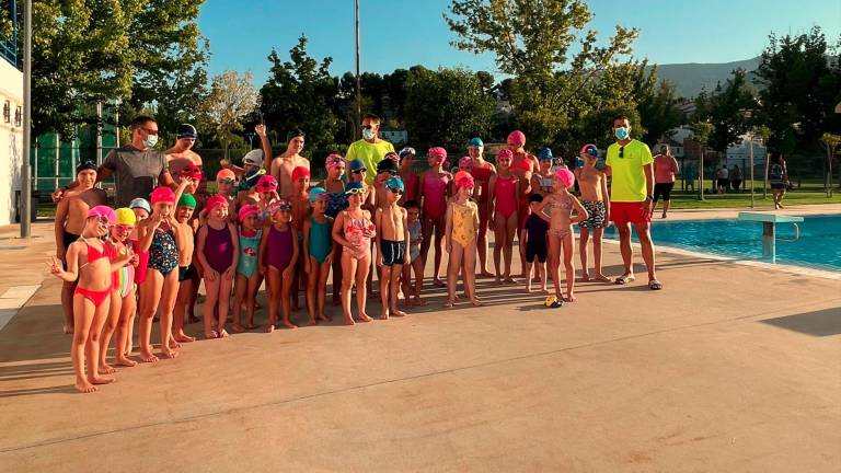 El Ayuntamiento de la capital destaca la buena acogida de los cursos de natación
