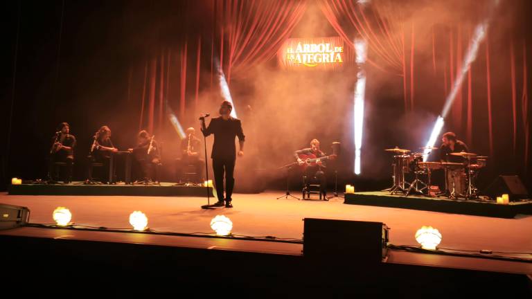 Jaén se rinde ante la voz flamenca de Miguel Poveda