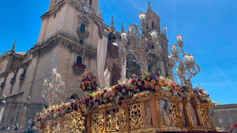 El Resucitado se recrea en su encierro para concluir una magistral Semana Santa en Jaén
