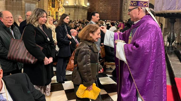 La Catedral de Jaén se llena de fieles con la misa de Miércoles de Ceniza