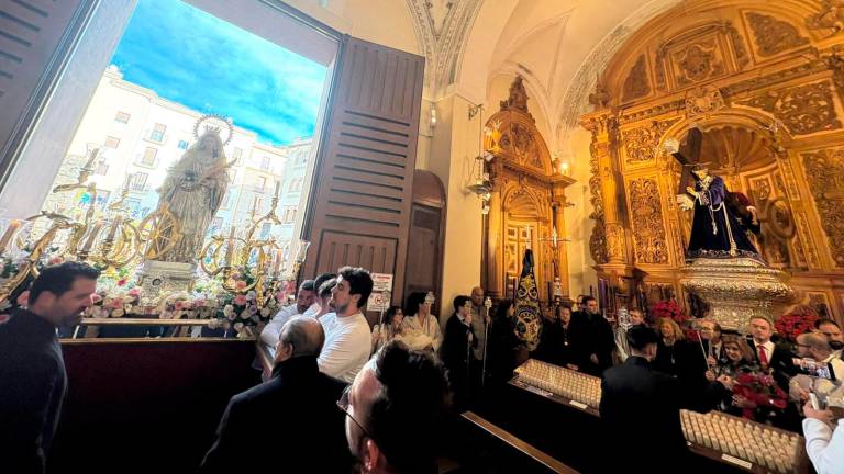 Santa Catalina discurre en romería por Jaén en búsqueda de su castillo