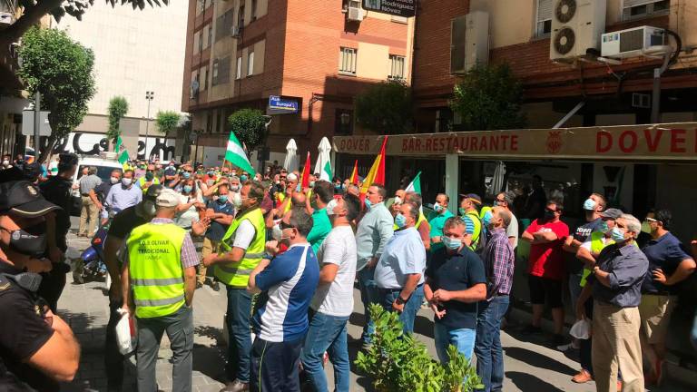 La protesta olivarera concluye con pitos a Coag