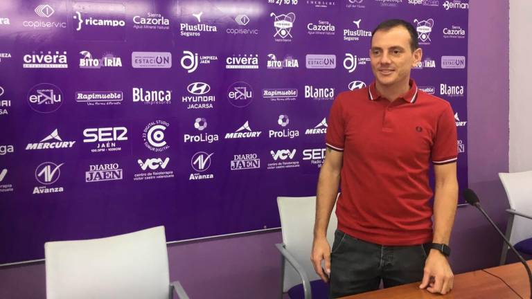 El Real Jaén se queda sin entrenador