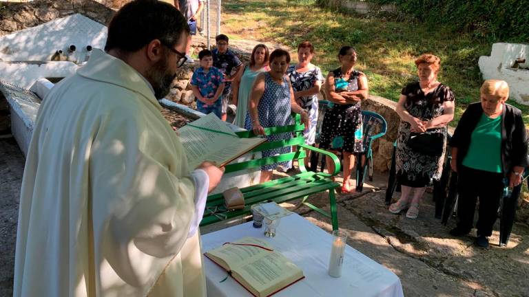 La aldea de Vites rinde honores a la “Milagrosa”