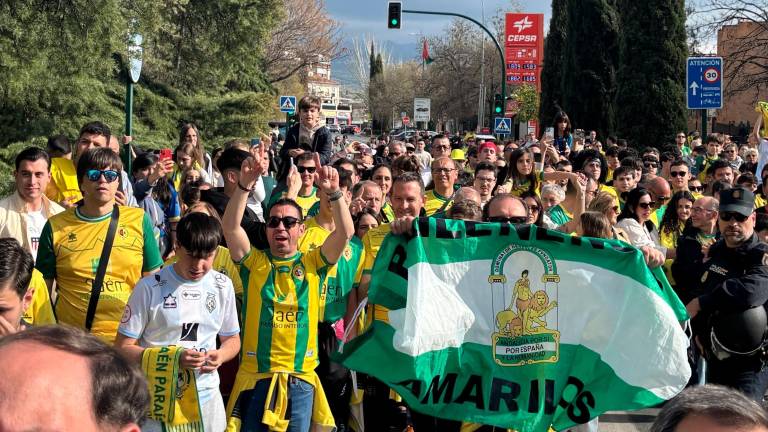 Una marea amarilla que celebra a lo grande el triunfo del Jaén Paraíso Interior