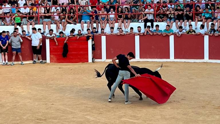 Génave celebra su primer día taurino con gran afluencia de público