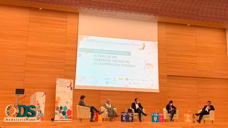 Reyes defiende la utilidad e importancia de los gobiernos locales en cooperación internacional