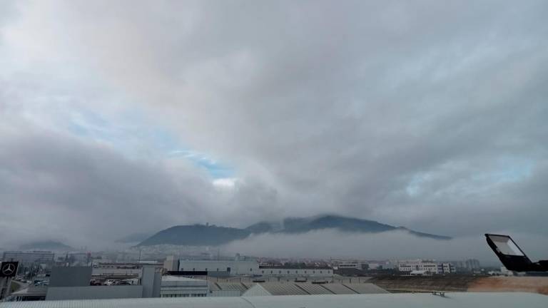 La niebla sigue dibujando estampas en Jaén con el Castillo