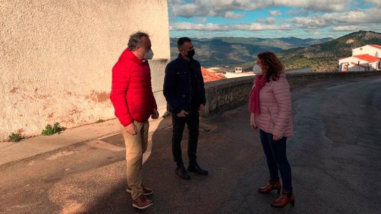 Diputación inicia la adecuación de un tramo de la travesía de Segura de la Sierra
