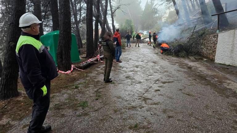 El agua vuelve poco a poco a los hogares afectados en Jamilena