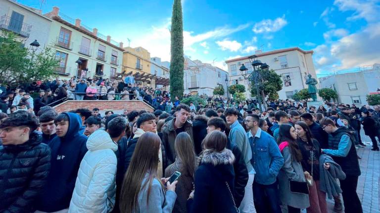 Majestuoso caminar del Santo Sepulcro por Jaén