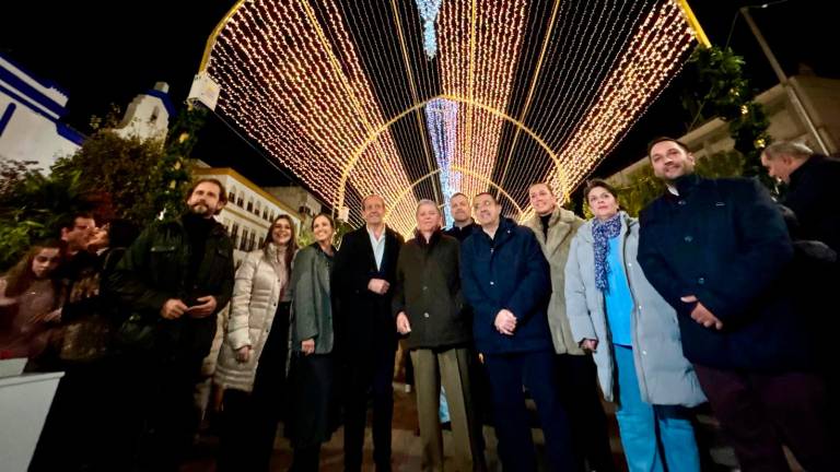 La magia de la Navidad llega a Andújar con la inauguración del alumbrado