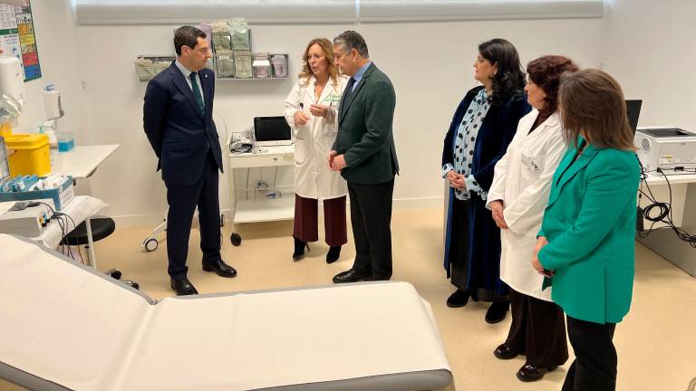 El presidente de la Junta inaugura el centro de salud de Mancha Real