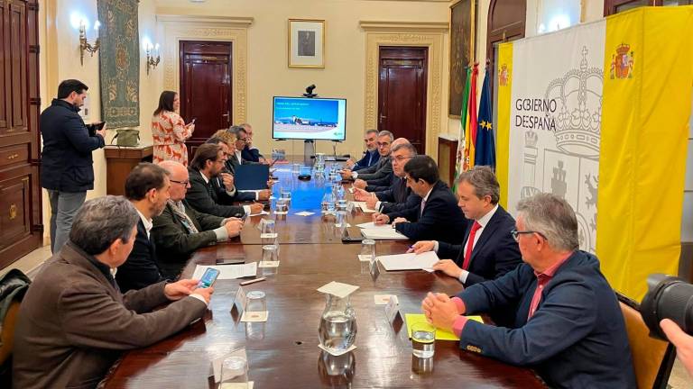 Reyes lamenta la decisión de Rodríguez de dejar la Mesa del Aeropuerto y apela al “diálogo”