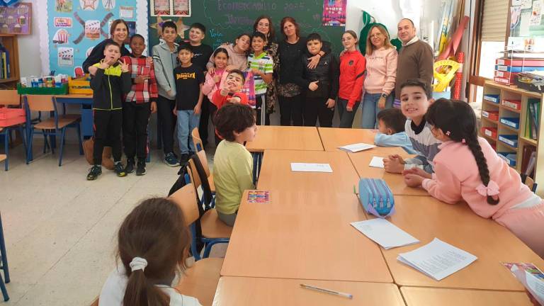 El Ayuntamiento de Jaén y el CEIP Santo Tomás animan a acercarse al Ecomercadillo 2025