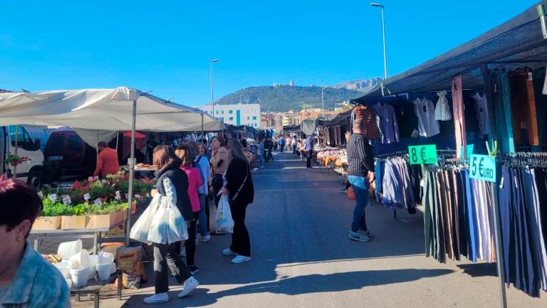 El mercadillo se reubicará en la calle Paco Manzaneda