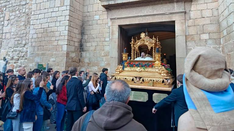 El Santo Sepulcro llena de solemnidad el Viernes Santo en Jaén