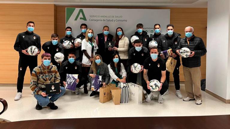 El Real Jaén lleva la ilusión al Hospital de Jaén