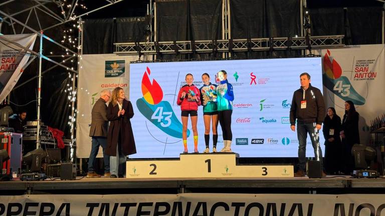 Fotogalería: La noche en la que Jaén ardió y corrió al unísono por la San Antón