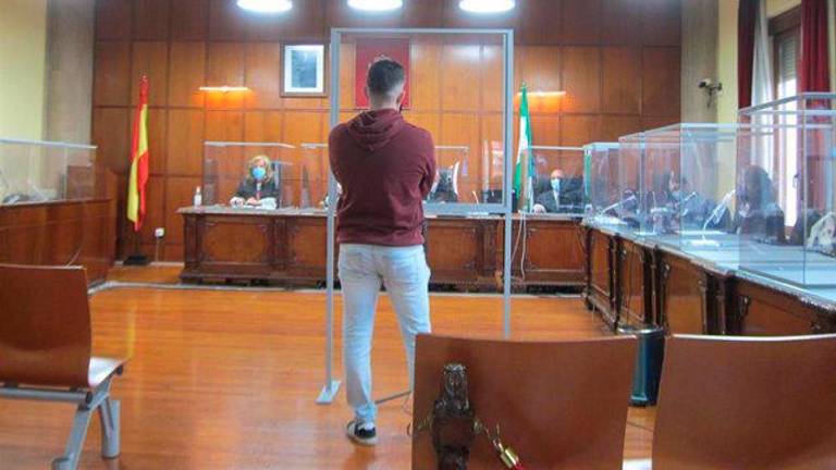 Absuelto de abuso sexual por no informarse de que tener relaciones con una menor es delito