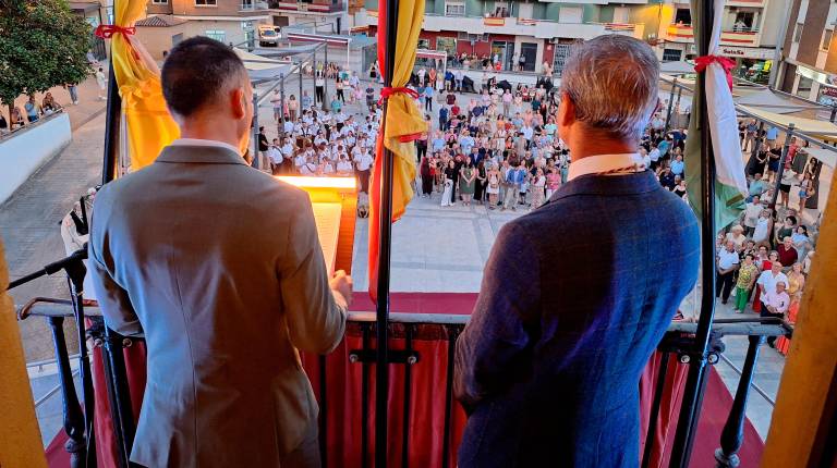 <i> Juan Jesús Rodríguez Lahore y Luis Mariano Camacho durante el Pregón de las Fiestas Conmemorativas del CCXVIII Aniversario de la Batalla de Bailén. / Ayuntamiento de Bailén. </i>