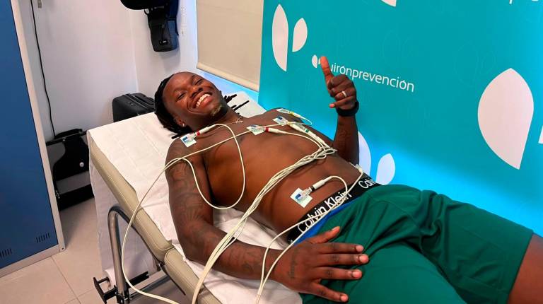 <i>Keita se somete al reconocimiento médico en Quirón Prevención. / Real Jaén.</i>