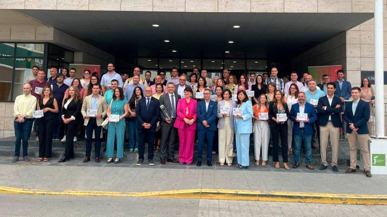 <i>Foto de familia de la clausura de la Jornada PID. / Diputación de Jaén. </i>