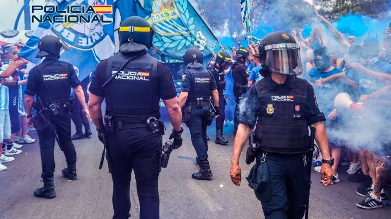 <i>Imagen de archivo de un dispositivo de la Policía Nacional por un partido de Málaga CF. / Oliver Contreras / CNP / Europa Press.</i>