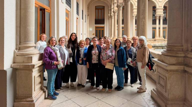 <i>Encuentro Nacional de Encajes de Bolillos en Jaén. / Diputación de Jaén. </i>