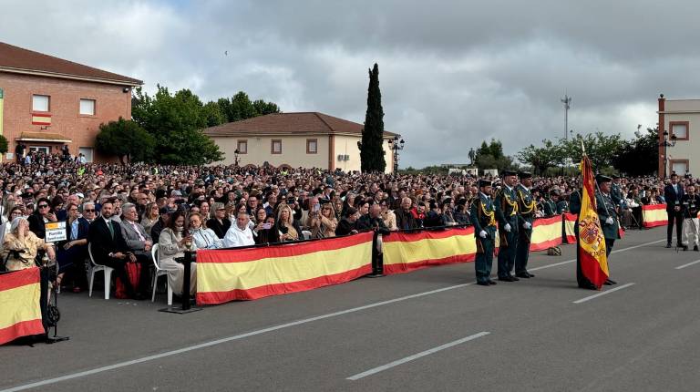 La jura de bandera de la Guardia Civil en Baeza, en imágenes