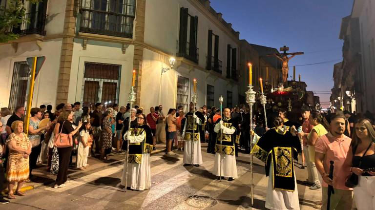 <i>Procesión Cristo de la Buena Muerte en La Carolina. / Isabel Aranda / Diario JAÉN. </i>