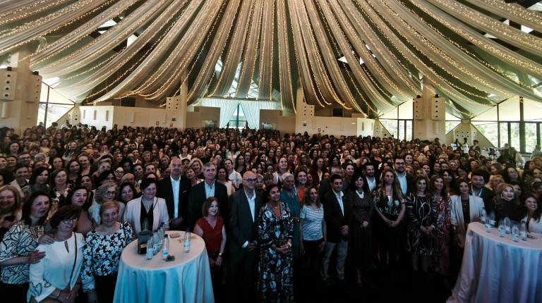 <i>Foto de familia de representantes de Clece, autoridades y profesionales de Atención Sociosanitaria de la entidad, en el encuentro celebrado ayer en el Hotel HO Ciudad de Jaén. / Fotografías: Ana Isabel Bravo.</i>