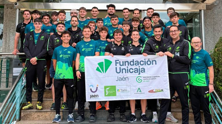 <i>Las plantillas de los conjuntos masculino y femenino del Unicaja Jaén Paraíso Interior que compitieron en la Liga de División de Honor. / Unicaja.</i>