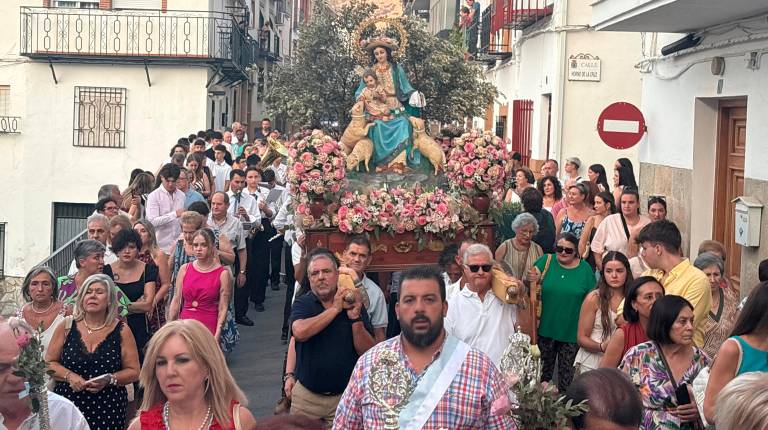 <i>Procesión de La Divina Pastora en La Guardia de Jaén. / Juanfran Paredes / Diario JAÉN. </i>